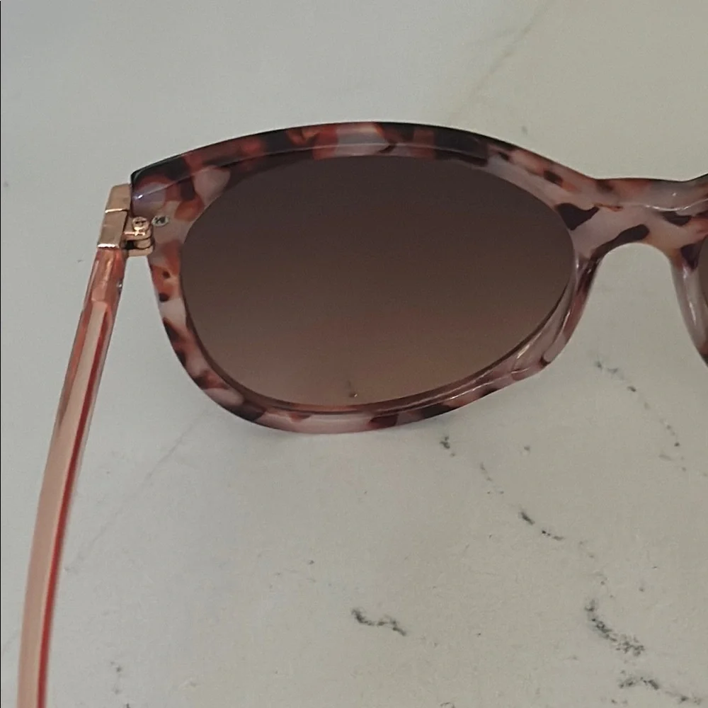 LOFT Outlet Women's Tortoiseshell Sunglasses OS NWOT - Picture 8 of 16